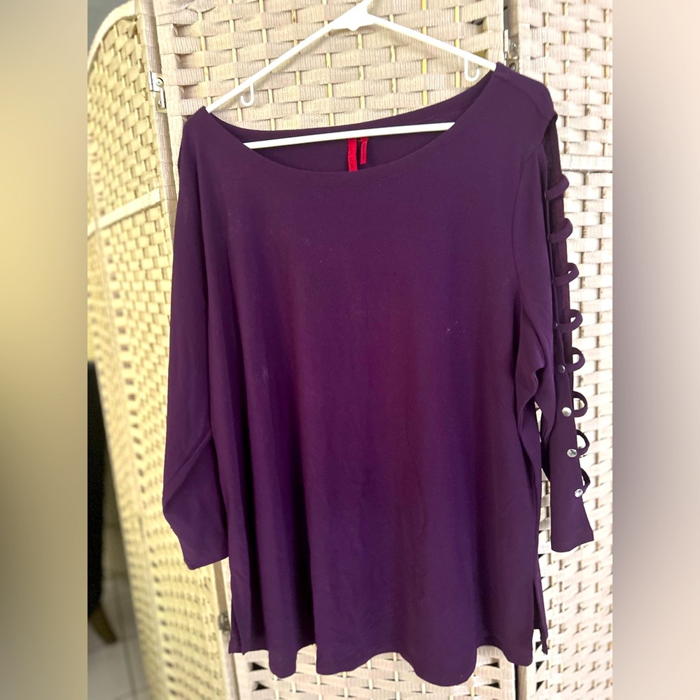 Ladies Top with Accented Sleeves